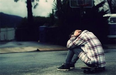 ​伤感自嘲自讽的句子 心里好压抑好累好想哭