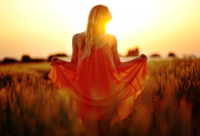 ​喝酒后搞笑朋友圈说说 酒吧订台朋友圈搞笑说说