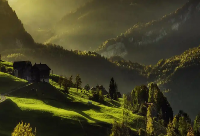 ​女作家描写爱情的话 女作家张爱玲