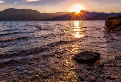 ​适合发夜景的朋友圈句子2026